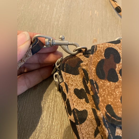 Vintage Simply Go Leopard Flap Snap Mobile Crossbody - Picture 6 of 6